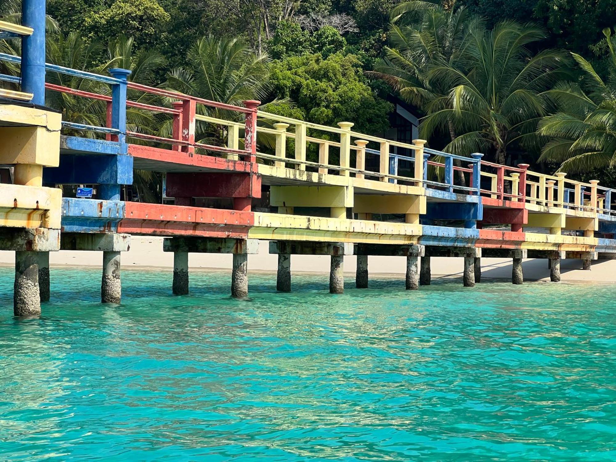 ホテル Perhentian Suria Kampong Pasir Petani エクステリア 写真