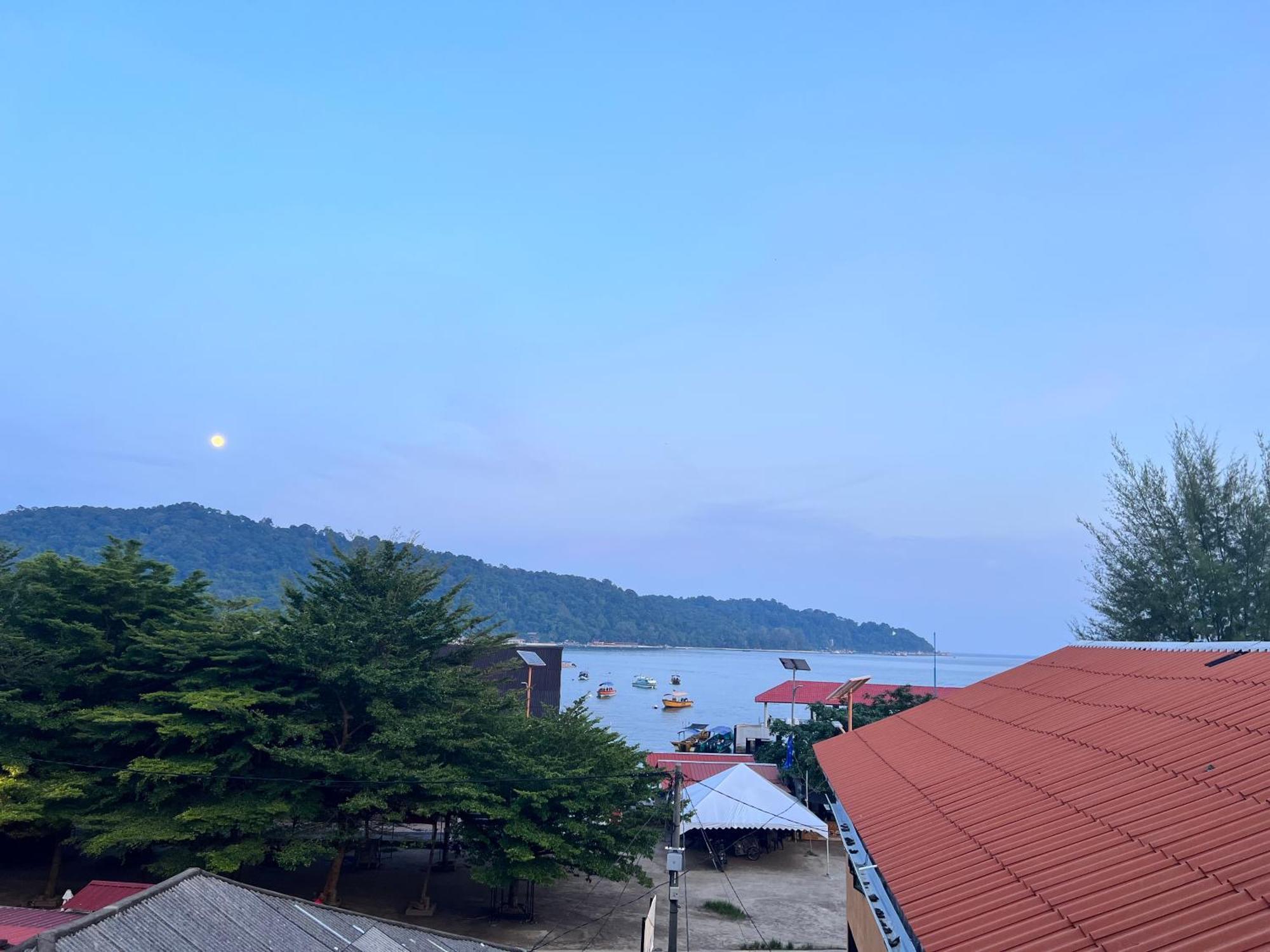 ホテル Perhentian Suria Kampong Pasir Petani エクステリア 写真