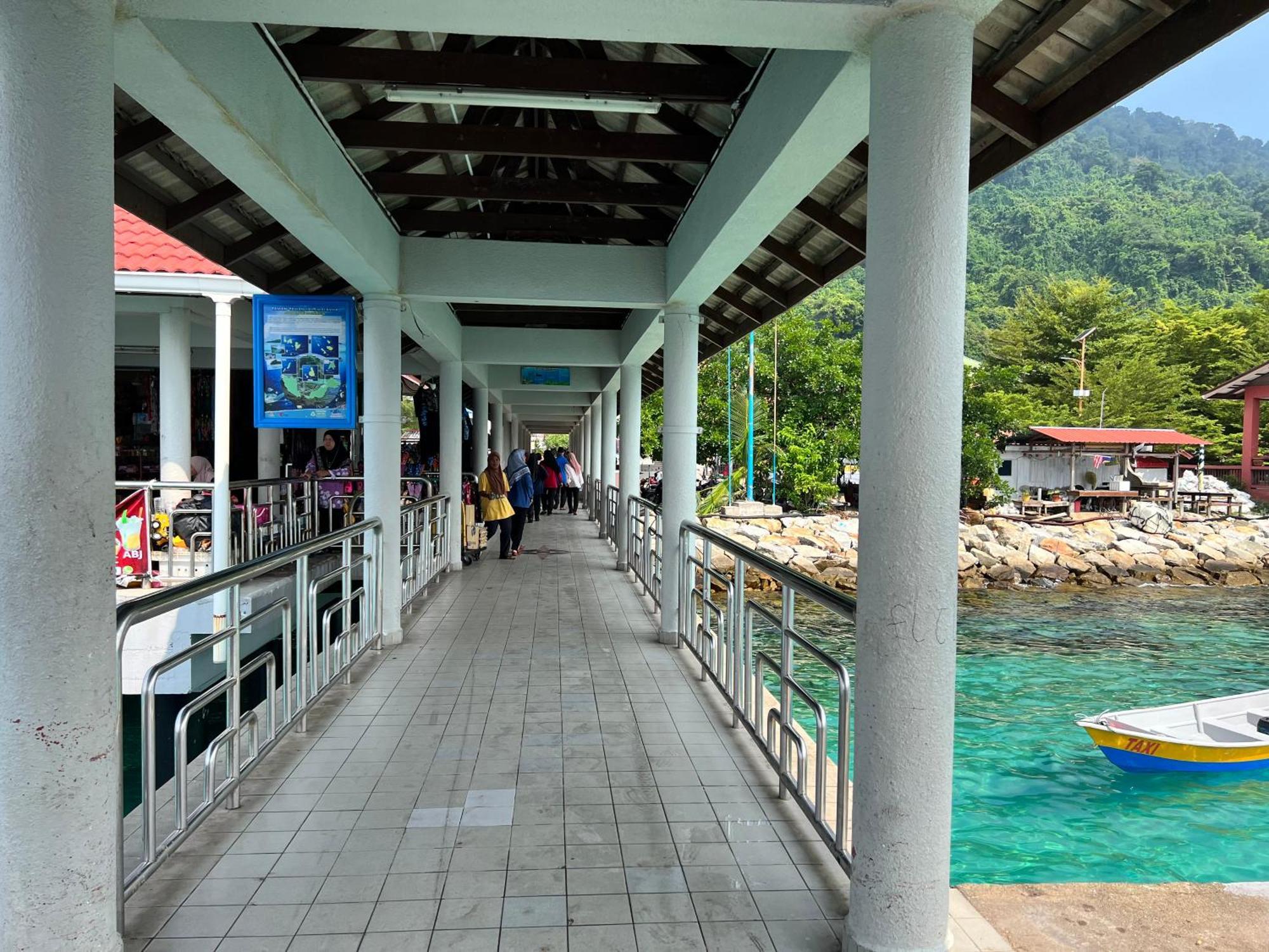ホテル Perhentian Suria Kampong Pasir Petani エクステリア 写真